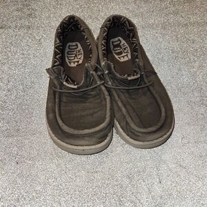 Preowned Good Condition Boys Hey Dudes Slip On Shoes Size-